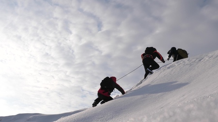 Verhalten im Notfall: Rettungskette, alpine Notrufnummern und Kommunikationsmöglichkeiten