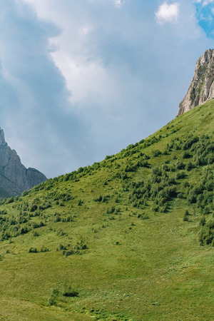 Grundlagen der Ersten Hilfe im alpinen Gelände: Was jeder Bergsteiger wissen muss