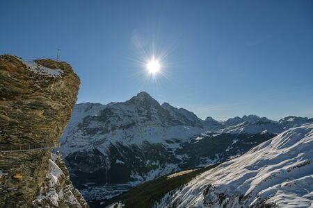 Von Nebelschwaden und Sonnenstrahlen: Stimmungsvolle Lichtverhältnisse auf Herbstwanderungen