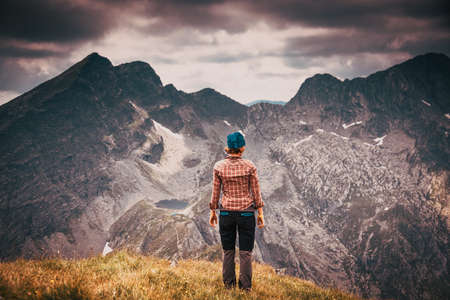 Sonnenschutz beim Wandern: Hut, Sonnenbrille, Kleidung und Sonnencreme