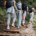 Kinder-Wanderschuhe: Worauf Eltern beim Kauf für verschiedene Geländearten Wert legen sollten