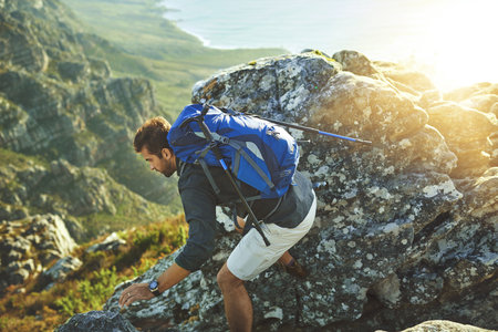 Packtipps für Alpenüberquerungen: So packen Sie Ihren Rucksack langlebig und rückenschonend