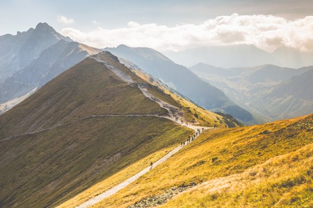Die Bedeutung des Höhenprofils bei der Tourenplanung: Wie beeinflussen Höhenmeter die Gehzeit?