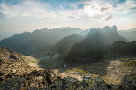 Wiesen, Felder und landwirtschaftliche Strukturen als Orientierungshilfen auf dem Land