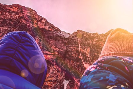Hitzeresiliente Ernährung unterwegs: Snacks für lange Sommerwanderungen