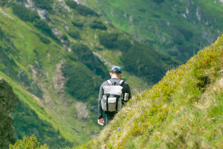 Wandern mit Kindern: Der richtige Familienrucksack und Packempfehlungen für deutsche Touren