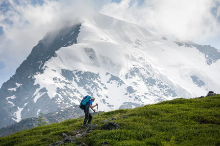 Auf Frühlingspfaden: Wanderwege, Hütten-Öffnungszeiten und Planung